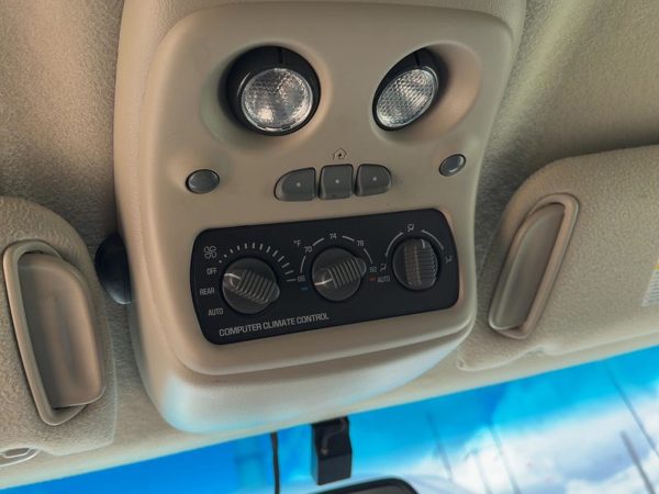 01-02 Suburban Center Overhead Console Oem Dome Light Map Lamp Cubby Tan 52I — photo 2