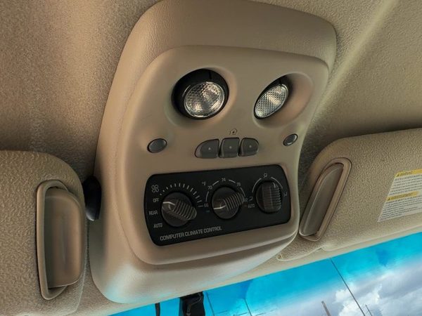 01-02 Suburban Center Overhead Console Oem Dome Light Map Lamp Cubby Tan 52I — photo 1
