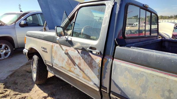 1989 Ford F150 Front Door LH Silver — photo 1