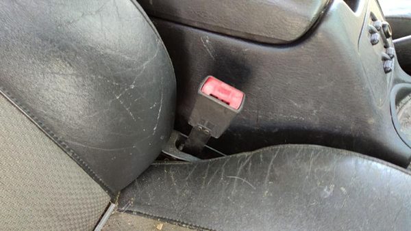 2004 Jeep Liberty Passenger Right Front Seat Belt Buckle Receiver Oem Gray Dv — photo 1