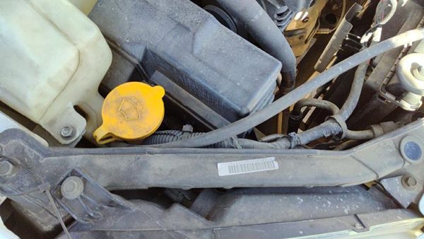 02-06 Nissan Altima Windshield Washer Fluid Reservoir With Pump Oem Wiper Tank — photo 1