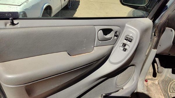 04-07 Caravan Driver Left Front Door Trim Panel With Master Switch Slate Gray D5 — photo 4