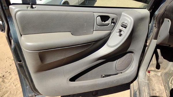 04-07 Caravan Driver Left Front Door Trim Panel With Master Switch Slate Gray D5 — photo 2