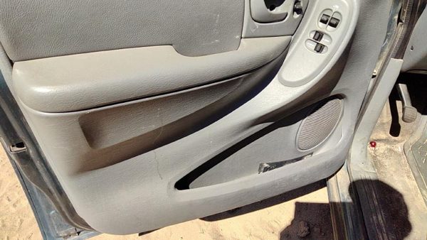 04-07 Caravan Driver Left Front Door Trim Panel With Master Switch Slate Gray D5 — photo 5