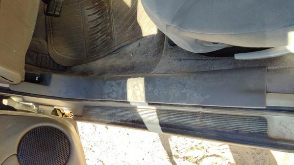 2004 Pontiac Grand Am Driver Left Lower Sill Step Moulding Trim Panel Dark Taupe — photo 1