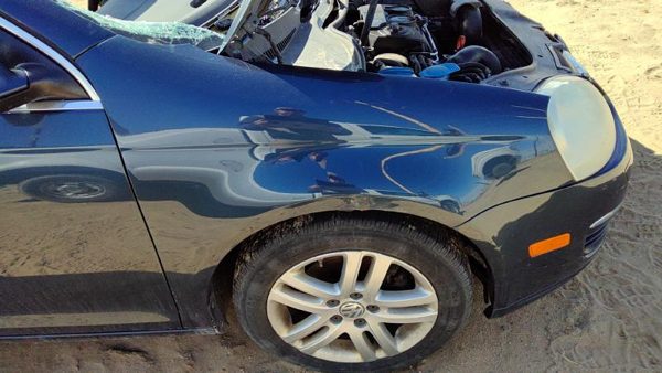 2006 Volkswagen Jetta Fender RH Vw Blue Rusted — photo 2