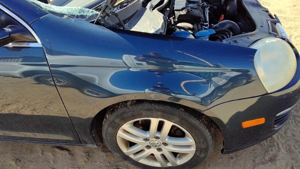2006 Volkswagen Jetta Fender RH Vw Blue Rusted — photo 3