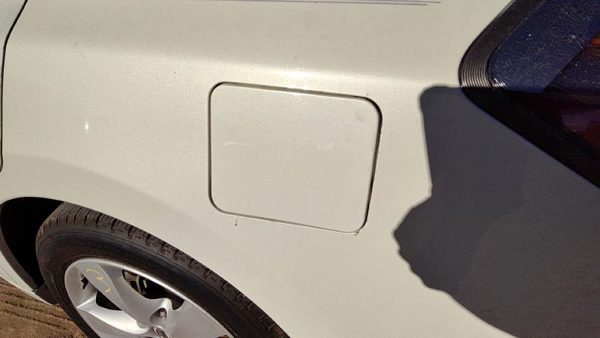 2007-2012 Nissan Altima Fuel Tank Door With Hinge Gas Lid Oem Filler White Qx3 — photo 3