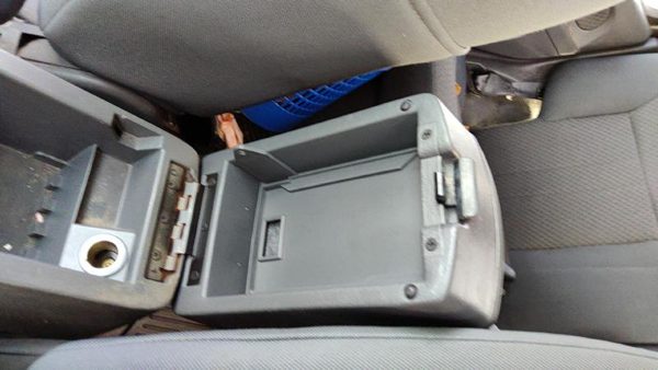 2002-2004 Nissan Xterra Center Console Lid Only Oem Arm Rest Fold Down Gray K — photo 6