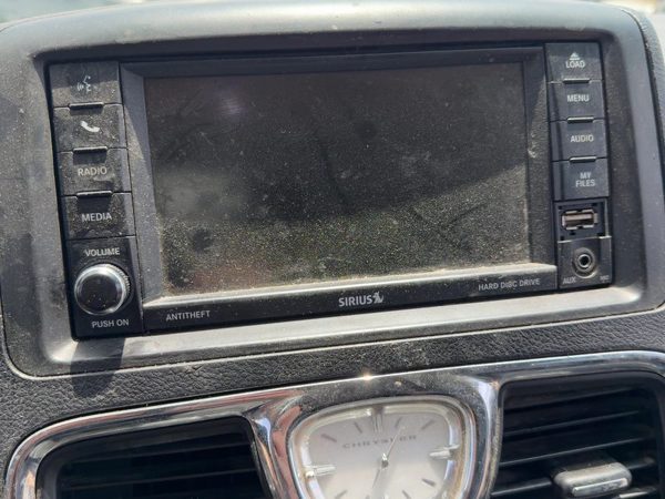 2012 Chrysler Town & Country Dash Display Screen Radio RBZ Satellite 68485776AA — photo 1