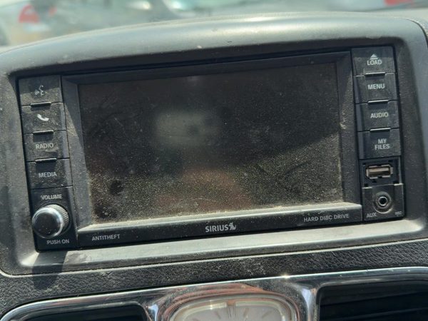 2012 Chrysler Town & Country Dash Display Screen Radio RBZ Satellite 68485776AA — photo 3