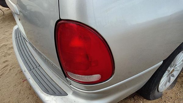 1996-2000 Chrysler Town & Country Passenger Right Tail Light Brake Lamp Oem Rear — photo 1