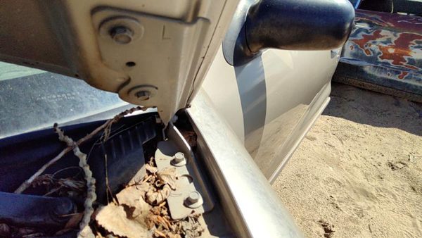 2003 Chevrolet Cavalier Hood Hinge LH Chevy Gold 49U — photo 2