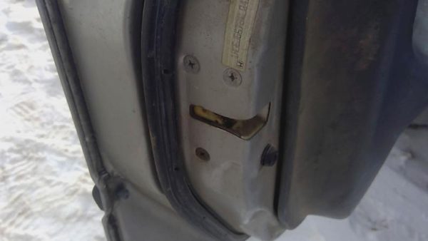 1996-2000 Honda Civic Driver Left Front Door Latch With Rods/Cables Oem — photo 1