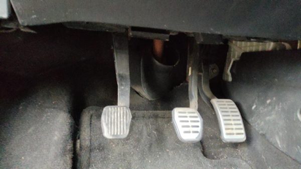 2004-2009 Mazda 3 Complete Clutch And Brake Pedal Assembly Oem — photo 2