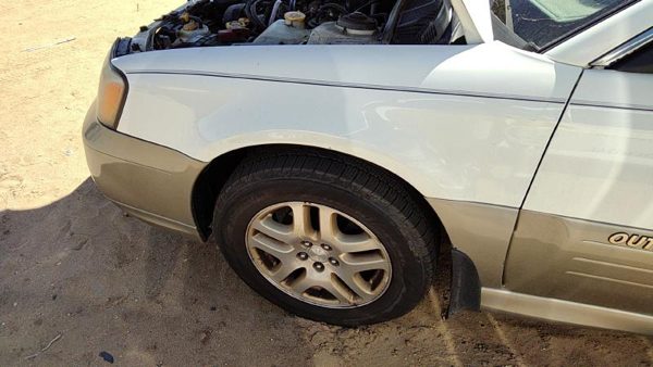 2000 Subaru Legacy Fender LH Outback White 8Y3 — photo 2