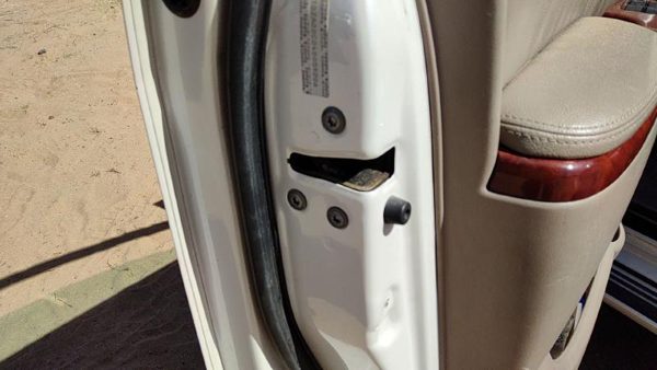 2004-2006 Toyota Sienna Driver Left Front Door Latch With Rods/Cables Oem — photo 2