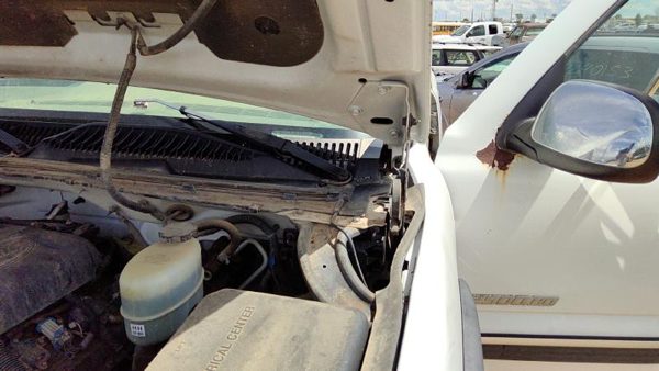 2002 Chevy Silverado 2500 Hood Hinge RH Hd White 50U — photo 6
