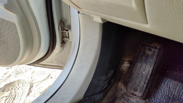 12 Legacy Outback Driver Left Lower Sill Step Moulding Trim Panel Wil Warm Ivory — photo 3
