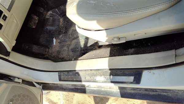 12 Legacy Outback Driver Left Lower Sill Step Moulding Trim Panel Wil Warm Ivory — photo 2