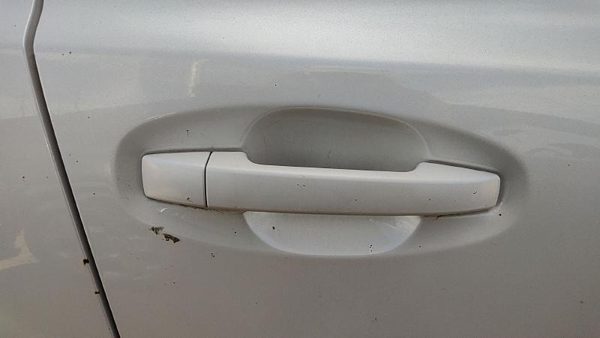 10-14 Legacy Outback Passenger Right Front Outside Door Handle 7J Satin White — photo 1