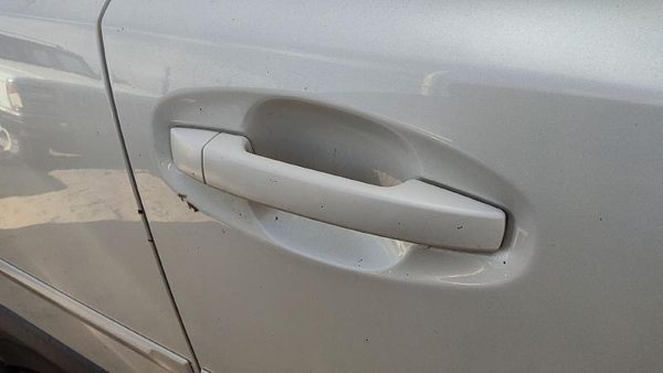 10-14 Legacy Outback Passenger Right Front Outside Door Handle 7J Satin White — photo 2