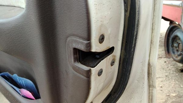 1991-1994 Infinity G20 Passenger Right Front Door Latch With Rods/Cables Oem — photo 2