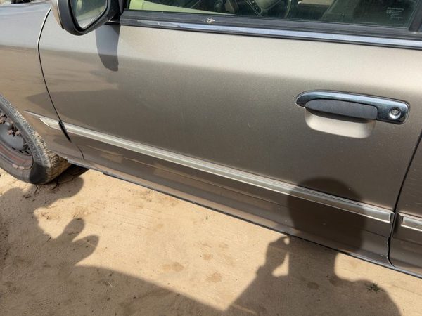 2002 Mercury Grand Marquis Front Door LH Arizona Beige Aq — photo 1