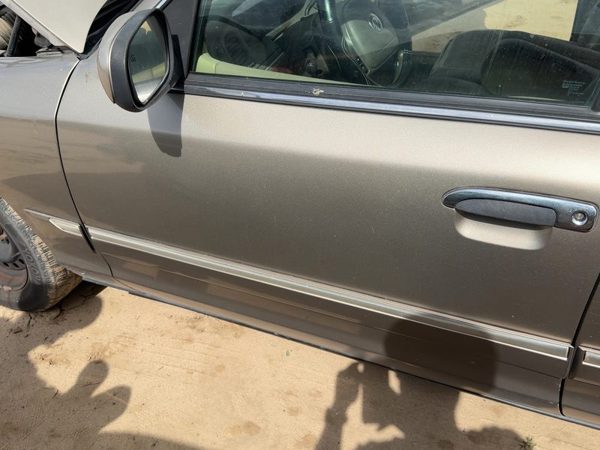 2002 Mercury Grand Marquis Front Door LH Arizona Beige Aq — photo 3