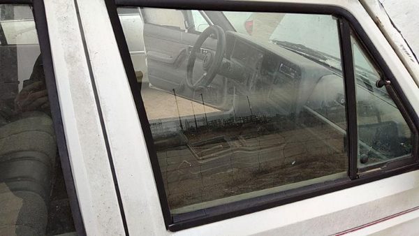 1984-1996 Jeep Cherokee Passenger Right Front Side Window Door Glass Oem — photo 1