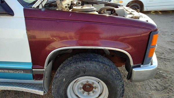 1988-2000 Gmc Sierra 2500 Passenger Right Front Fender Oem 15998378 — photo 1