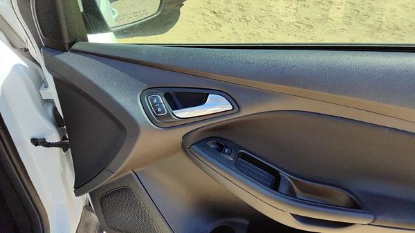 15-18 Ford Focus Passenger Right Front Door Trim Panel With Switches Black Yw — photo 5
