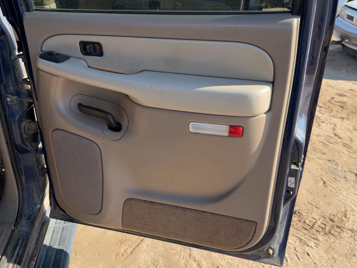 01-04 Suburban Passenger Right Rear Door Trim Panel With Switches Back Tan 52D