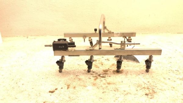 2011 GMC Sierra Misc Fuel Injection Parts 1500 Complete Rail With Injectors Set — photo 5