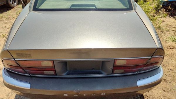 1999 Buick Park Avenue Trunk/decklid/hatch/tailgate Brown 76U — photo 1