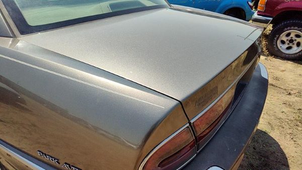 1999 Buick Park Avenue Trunk/decklid/hatch/tailgate Brown 76U — photo 3