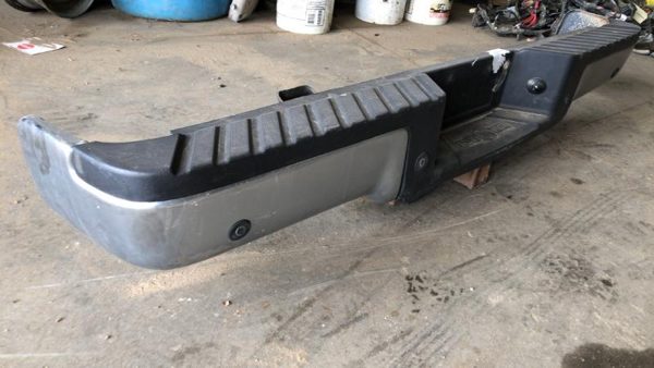 2014 Ford F-150 Rear Bumper Assembly Plastic Step Cracked — photo 2