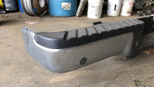 2014 Ford F-150 Rear Bumper Assembly Plastic Step Cracked — photo 3