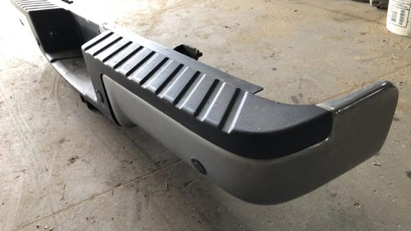 2014 Ford F-150 Rear Bumper Assembly Plastic Step Cracked — photo 7