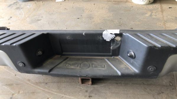 2014 Ford F-150 Rear Bumper Assembly Plastic Step Cracked — photo 5