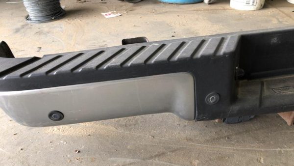 2014 Ford F-150 Rear Bumper Assembly Plastic Step Cracked — photo 4