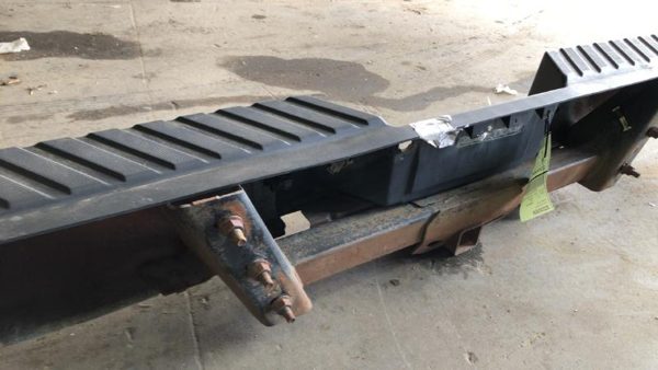 2014 Ford F-150 Rear Bumper Assembly Plastic Step Cracked — photo 8