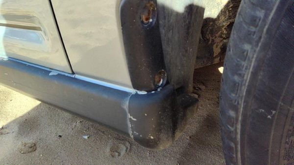2004 Mitsubishi Eclipse Fender Moulding RH — photo 1
