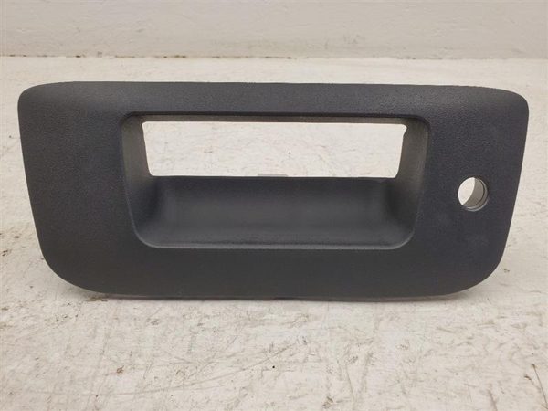 2009 Silv15 Outside Door Handle LH RH Tailgate Bezel With Locking Tailgate Fits — photo 1