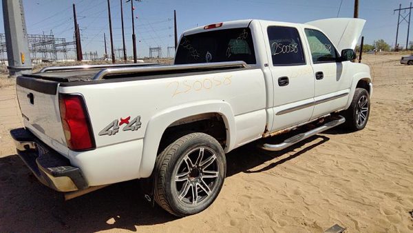 2005 GMC Sierra Oil Pan 6.0L — photo 8