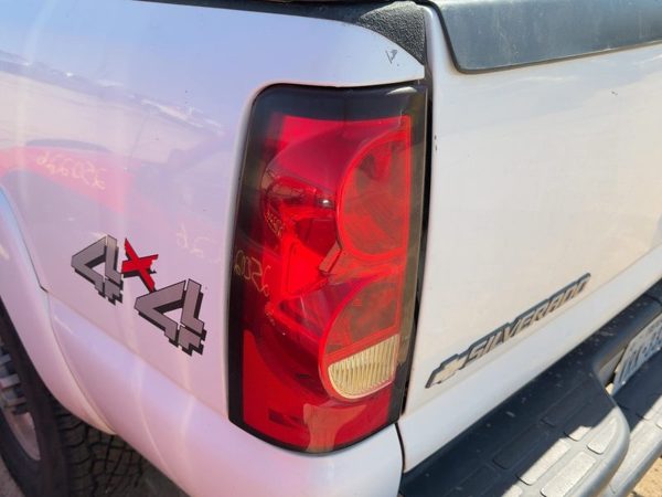 2004-2007 Chevy Silverado 2500 Driver Left Tail Light Brake Lamp Oem Rear — photo 1