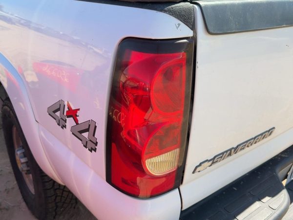 2004-2007 Chevy Silverado 2500 Driver Left Tail Light Brake Lamp Oem Rear — photo 3