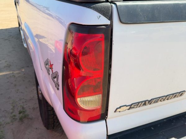 2004-2007 Chevy Silverado 2500 Driver Left Tail Light Brake Lamp Oem Rear — photo 4