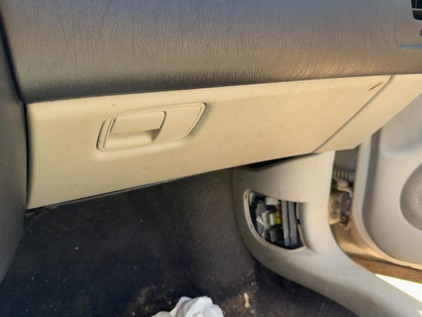 06-07 Chevy Monte Carlo Glove Box Assembly Complete Door With Latch Oem Gray 832 — photo 1