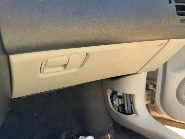 06-07 Chevy Monte Carlo Glove Box Assembly Complete Door With Latch Oem Gray 832 — photo 2